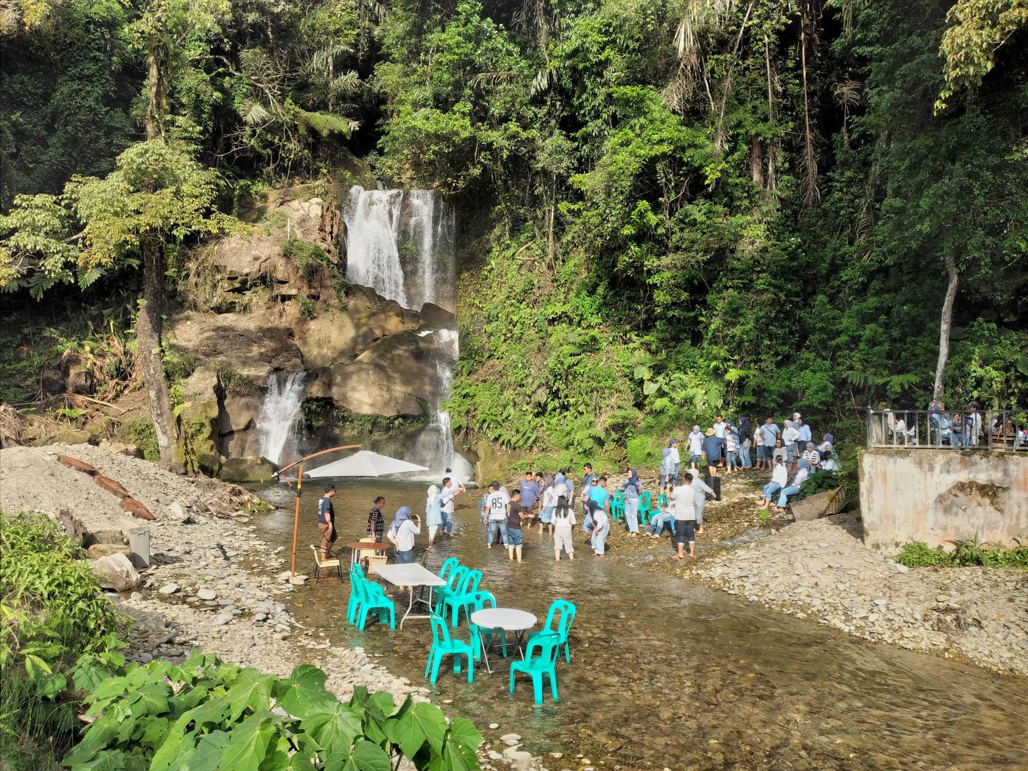 Foto Air Terjun Taman Eden 100