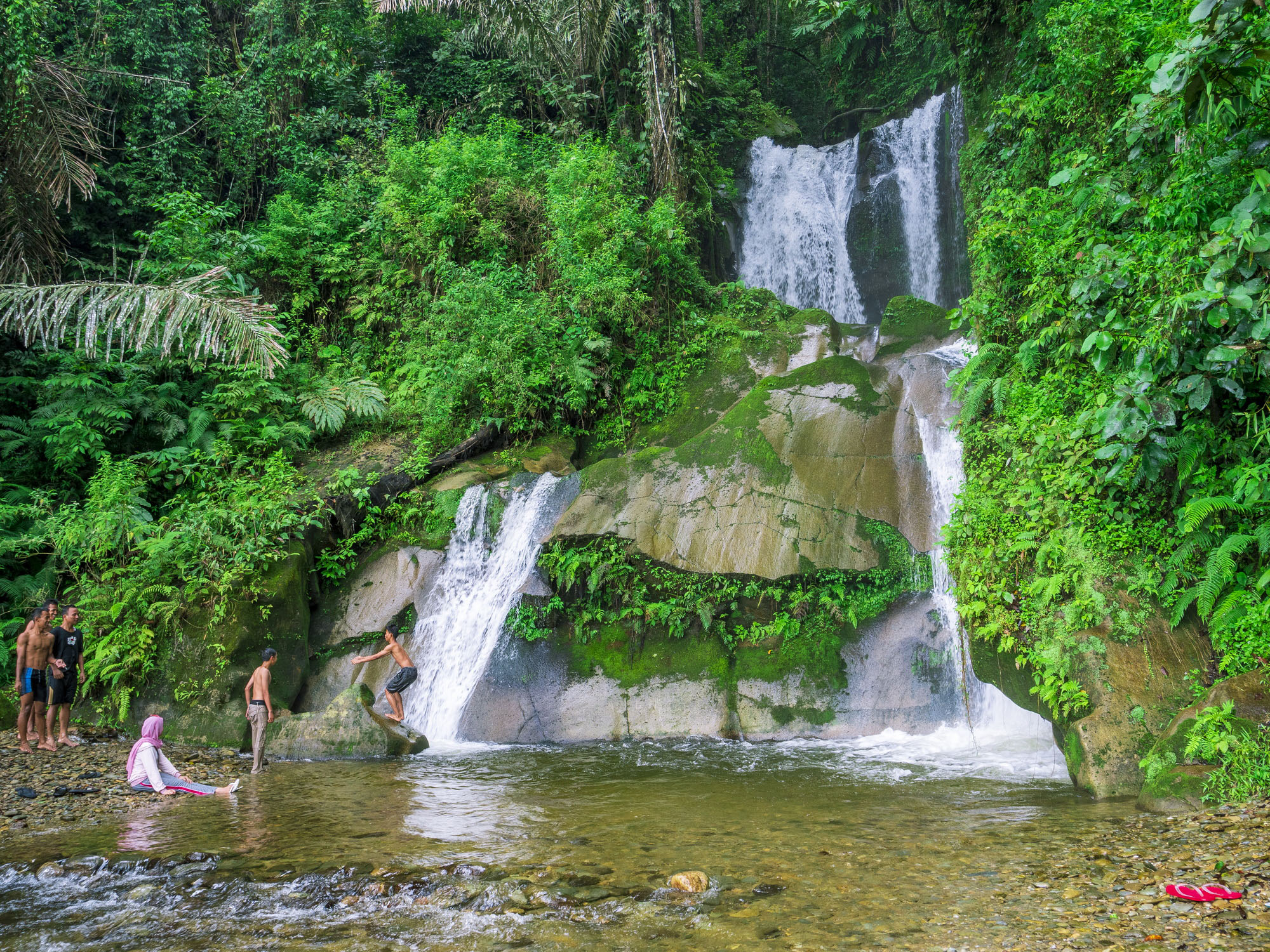Air Terjun Taman Eden 100